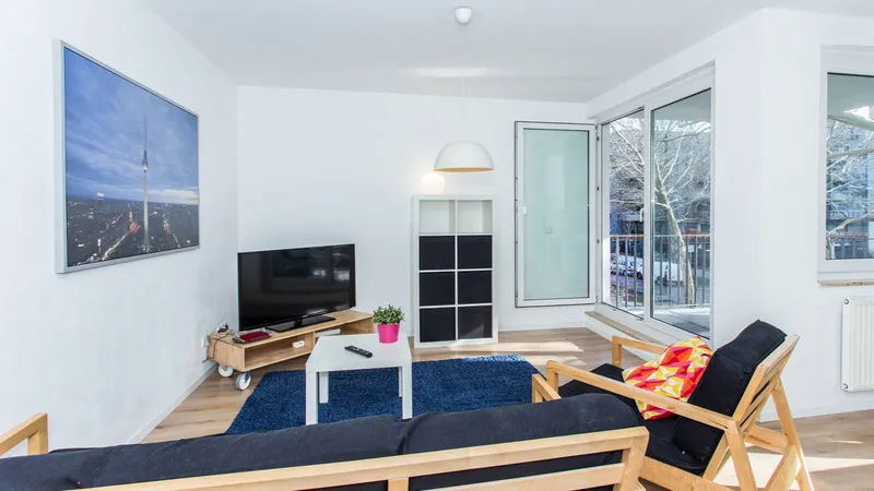 Stilvoll modernisiert: 3-Zimmer-Wohnung in Friedrichshain — photo 1